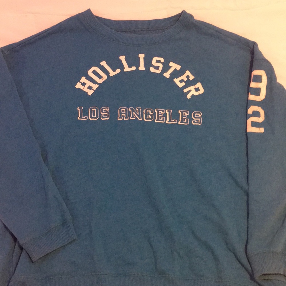turquoise Hollister sweatshirt
